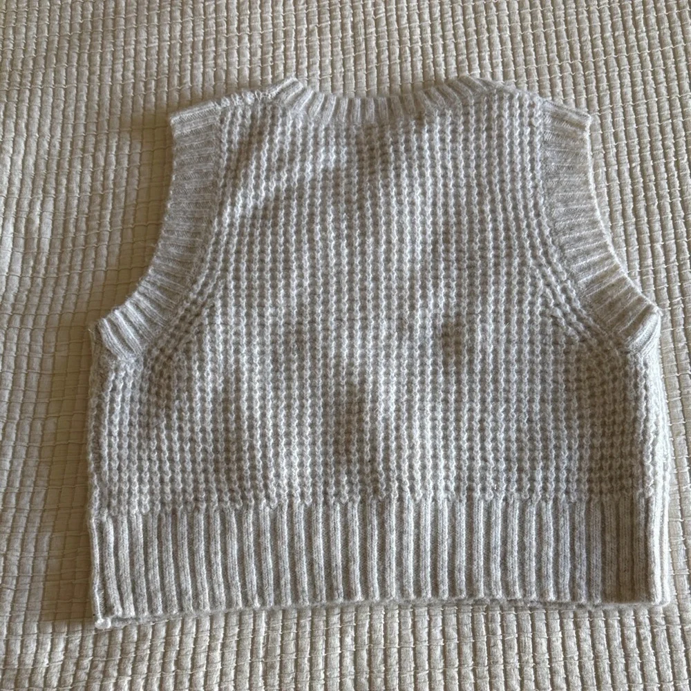 Jessica Simpson sweater tank / M